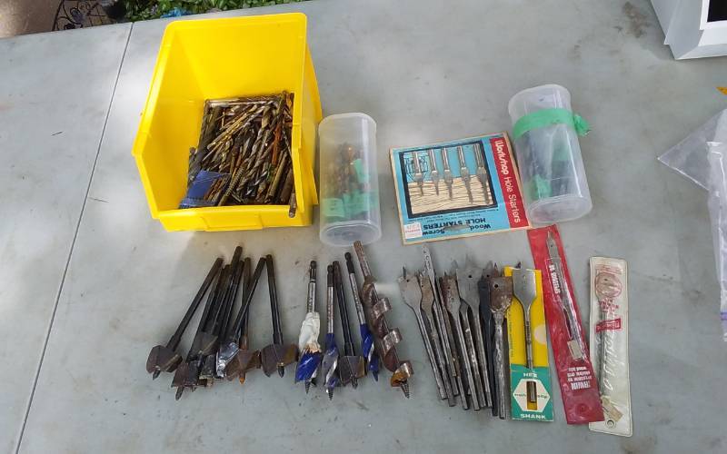 lot 34 image: Lot Of Assorted Drill Bits