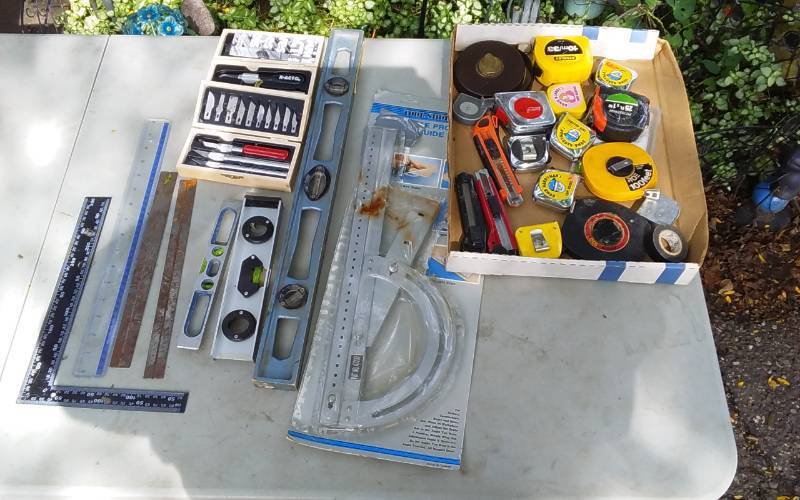 lot 44 image: Lot Of Tape Measures, Levels, Exacto Knives