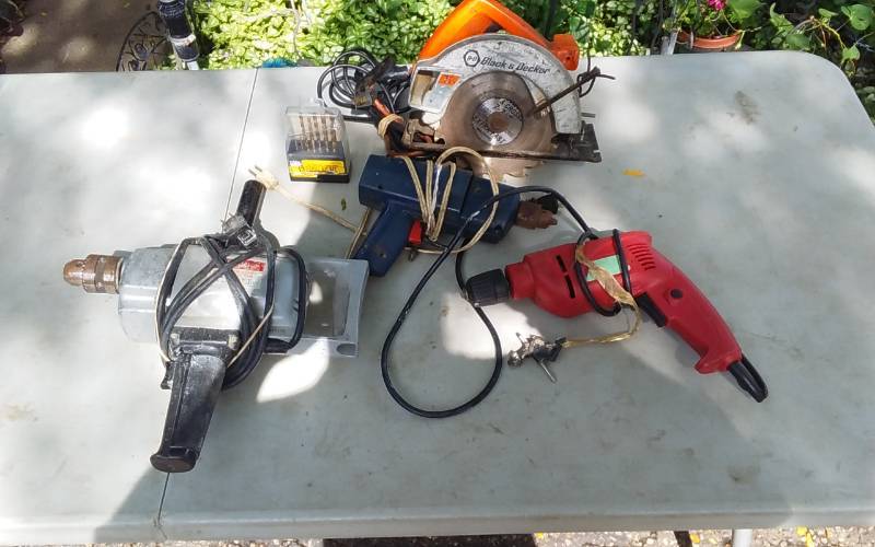 lot 45 image: Circular Saw, 3-Drills & Bits
