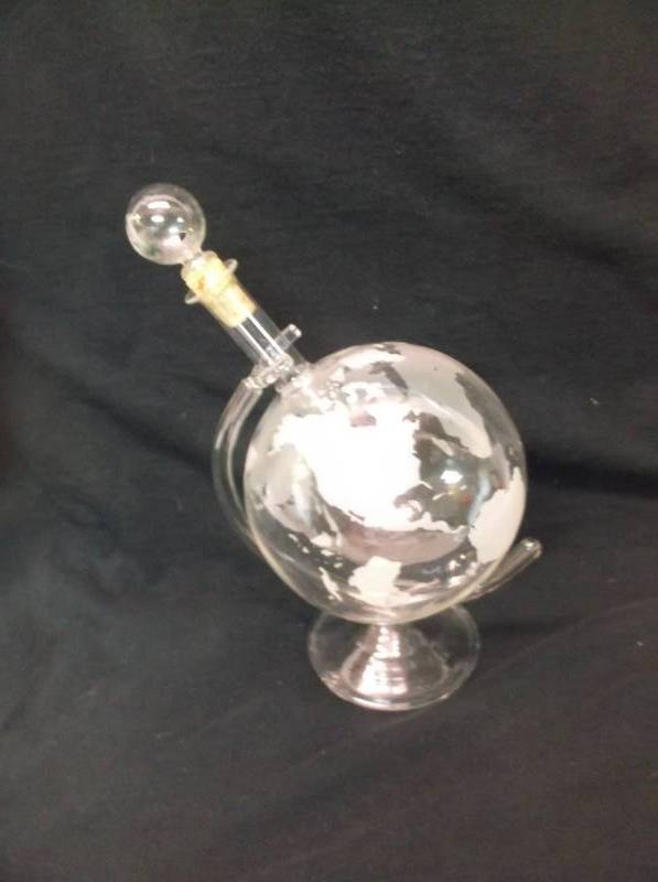 lot 3 image: Decanter