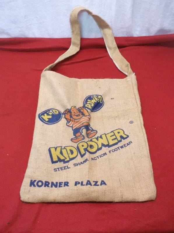 lot 38 image: Collectible