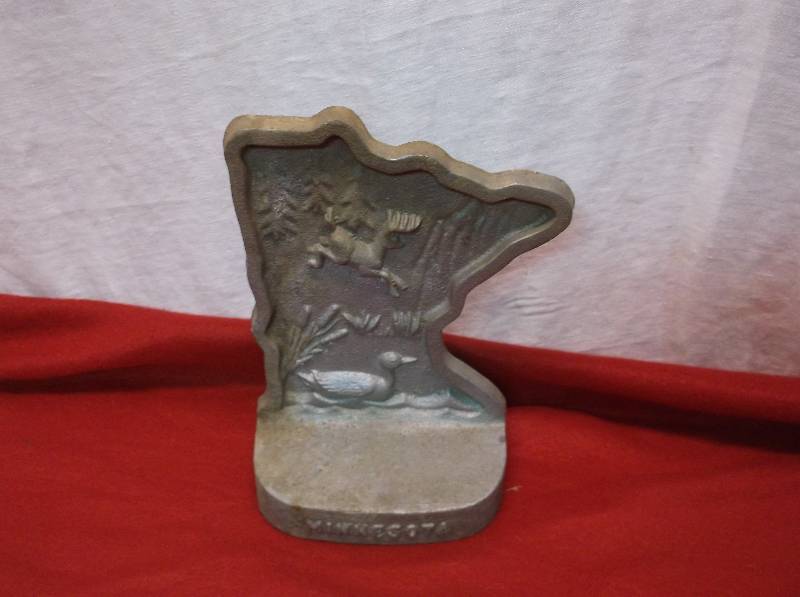 lot 43 image: Cast Metal
