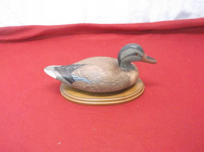 lot 61 image: Decoy