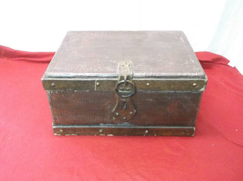 lot 64 image: Vintage