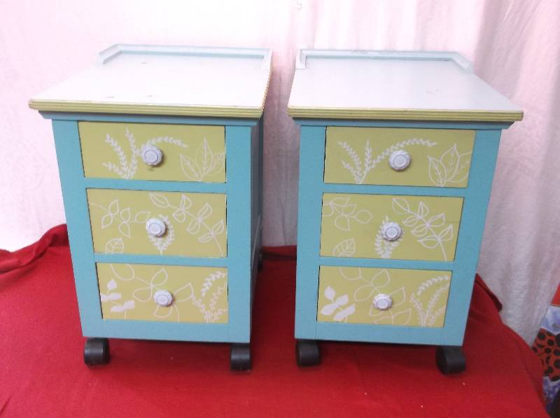 lot 67 image: Nightstand