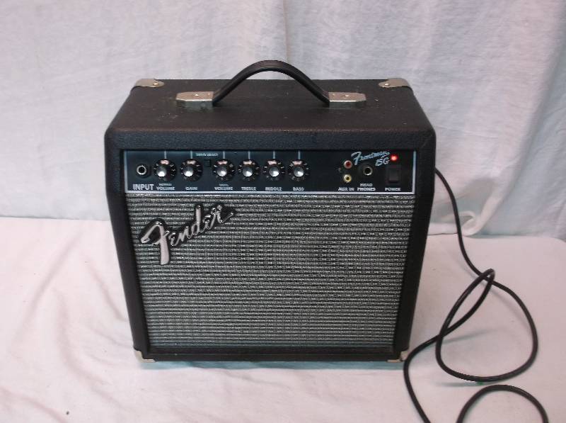 lot 74 image: Fender