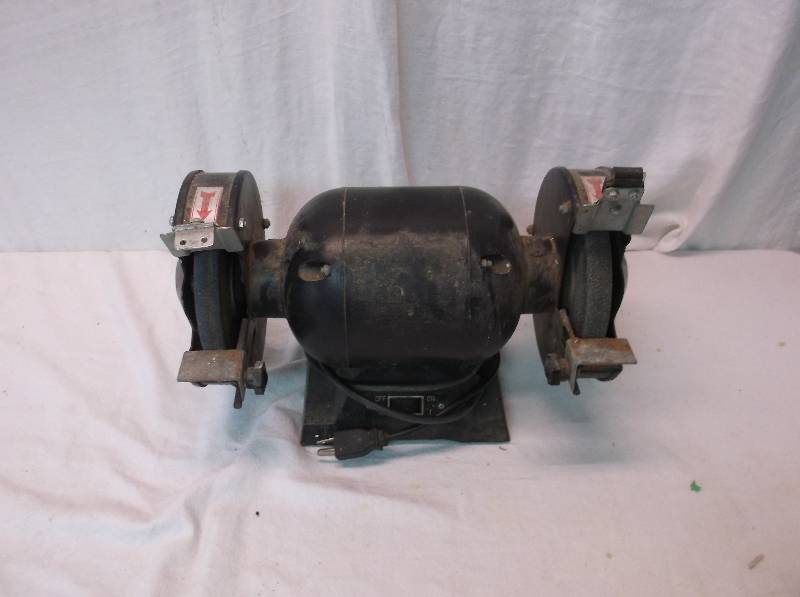 lot 84 image: Bench Grindder