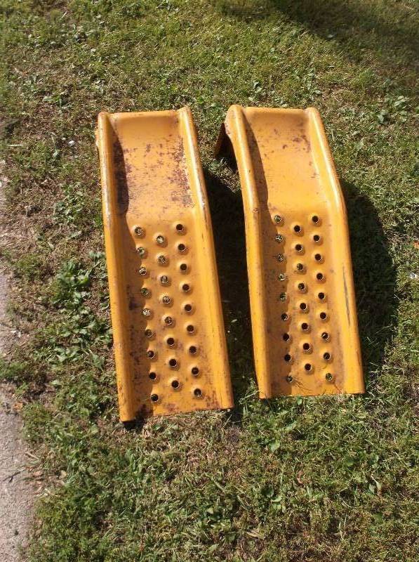 lot 106 image: Car Ramp