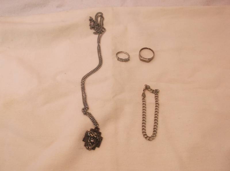 lot 120 image: Jewelry