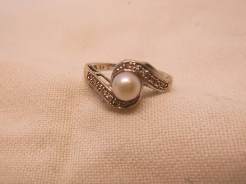 lot 123 image: Ring