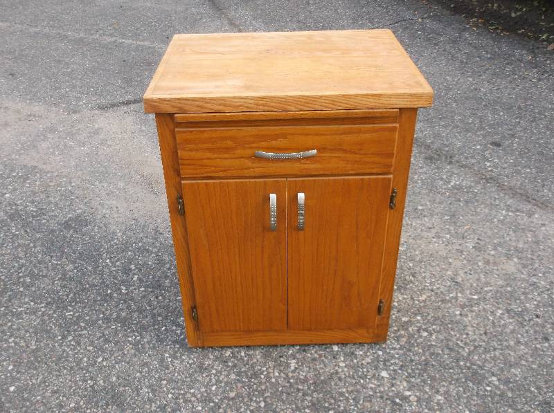 lot 135 image: Cabinet