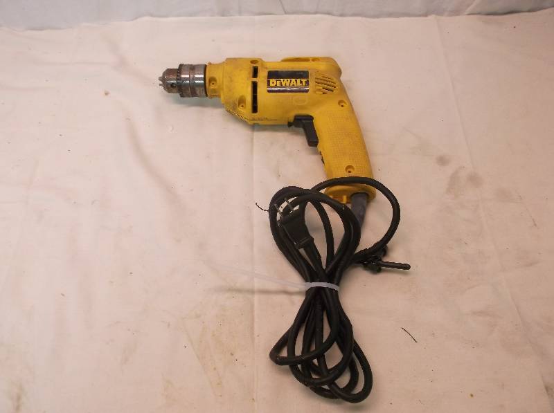 lot 146 image: DeWalt