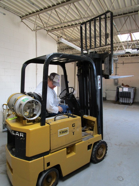 lot 401 image: CATERPILLAR LP FORKLIFT