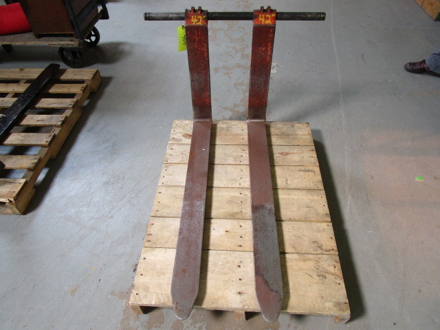 lot 404 image: SHAFT-MOUNTED FORKLIFT FORKS WITH SHAFT