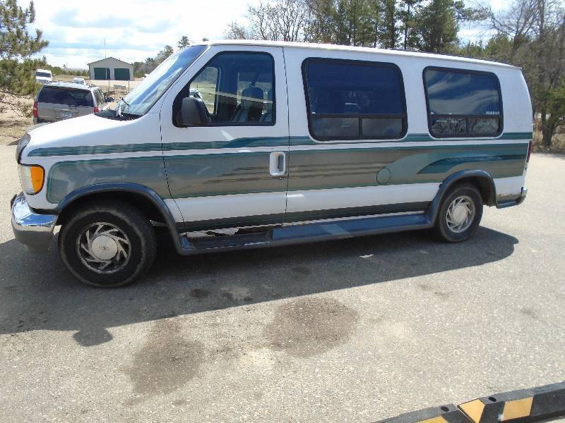 lot 4 image: 1995 Ford Econoline 150 Van