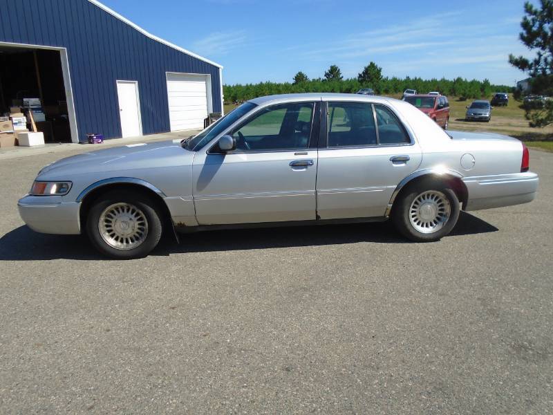 lot 3 image: 1999 Mercury Grand Marquis