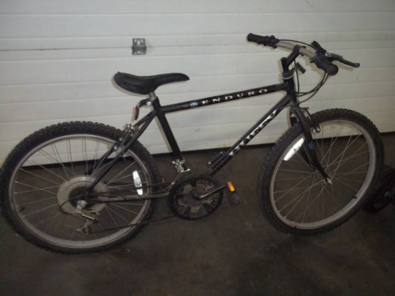 lot 9 image: Huffy Bike 18 Speed