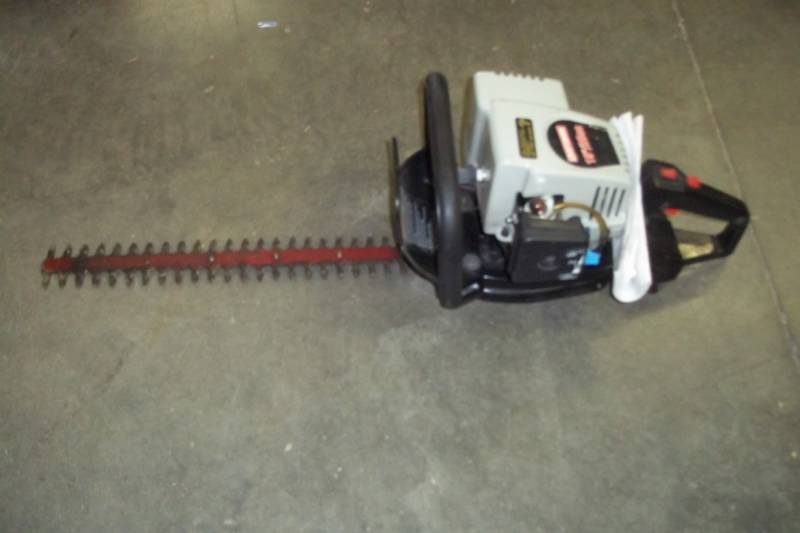 lot 19 image: Craftsman 19 Hedge Trimmer