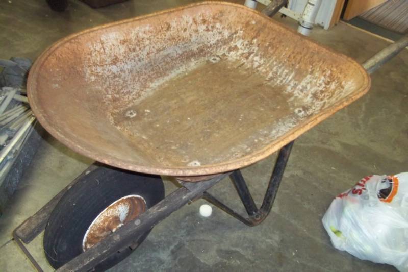 lot 20 image: Wheel Barrow