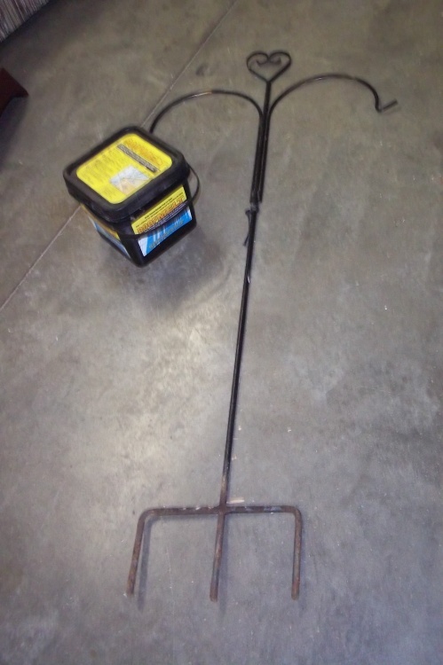 lot 25 image: Plant hanger  Bird Feeder holder and roof melt