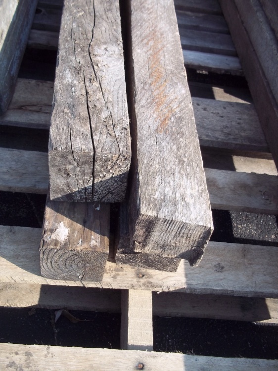 lot 39 image: 4 Old Barn Timbers