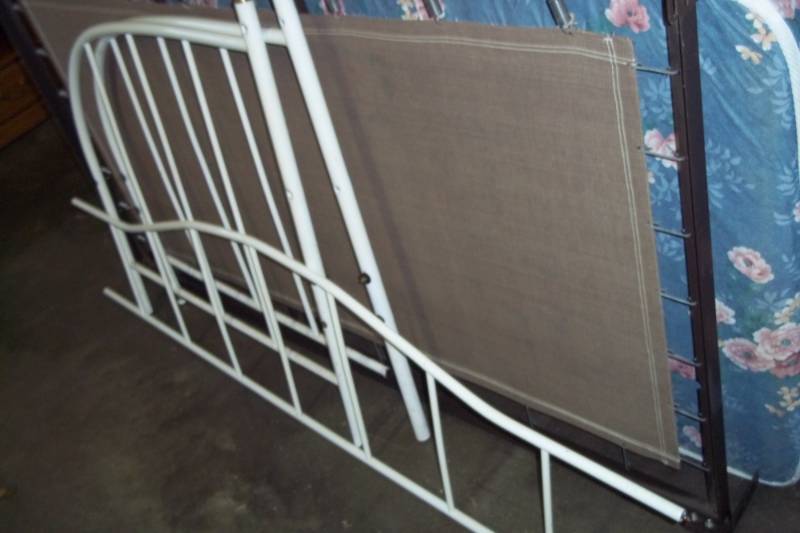 lot 44 image: Day Bed Frame and Free Mattress