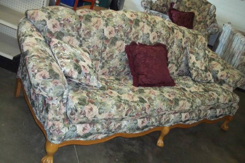 lot 66 image: Couch with pillows