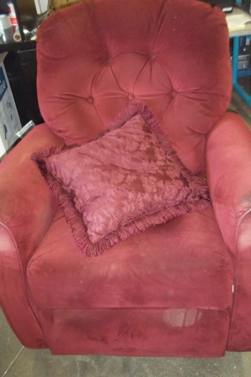 lot 67 image: Swivel Rocker with Pillow