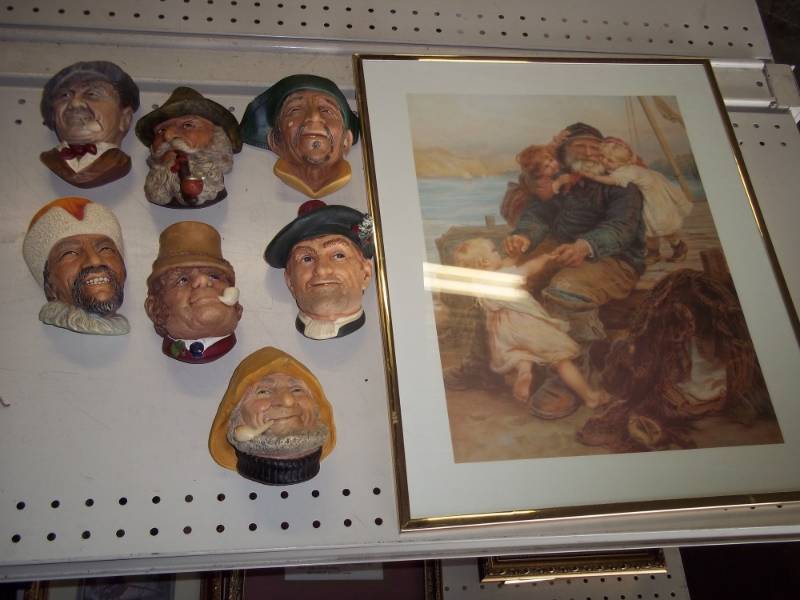 lot 100 image: Bossons Congleton Face Figurines with Picture
