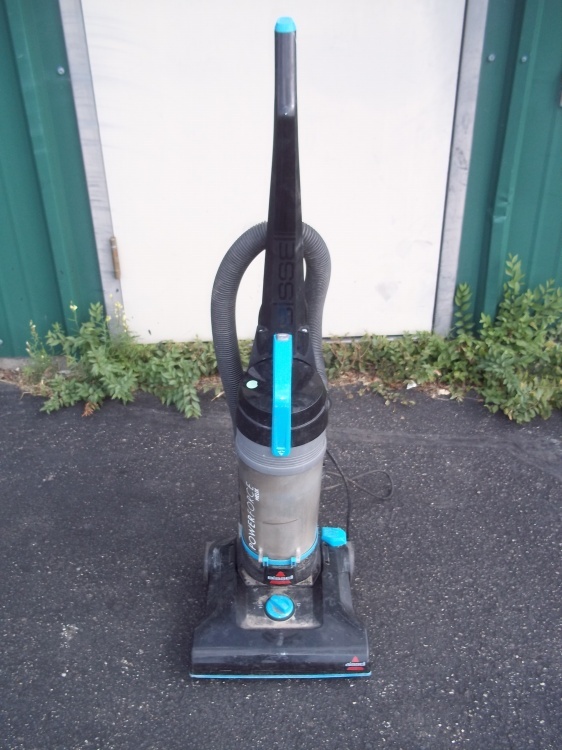 lot 105 image: Bissell Vacume cleaner
