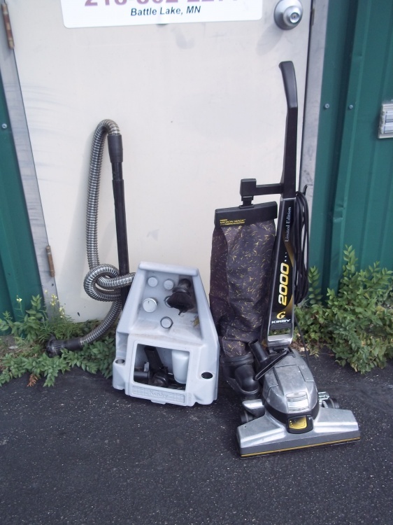 lot 107 image: Kirby 2000 Vacume with accessories