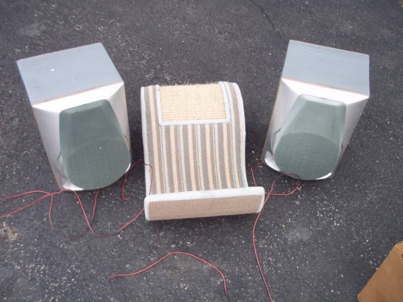 lot 111 image: Cat Scratcher and Speakers