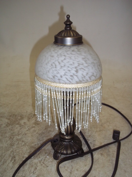 lot 86 image: Small Lamp