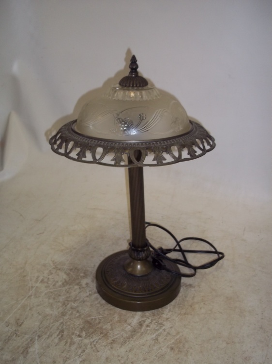 lot 88 image: Short Lamp