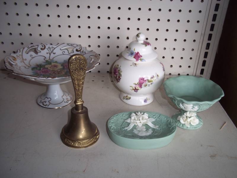 lot 95 image: Vintage Brass bell and Glassware