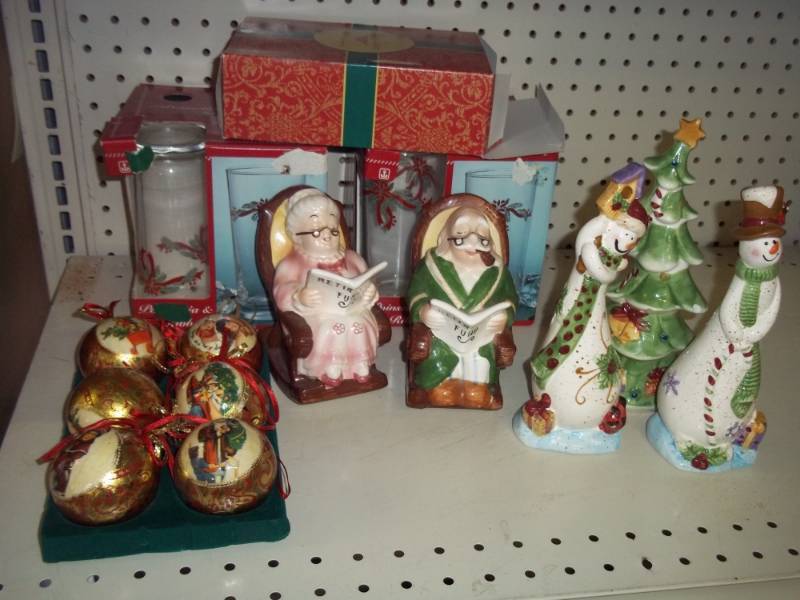 lot 97 image: Vintage Christmas Ornaments and Charismas Glasses and dcor