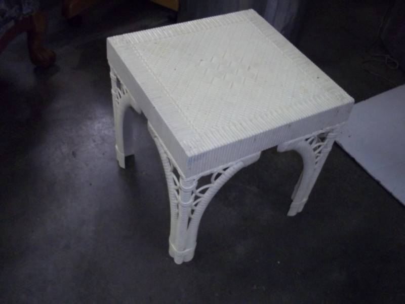 lot 128 image: Plant stand  side table