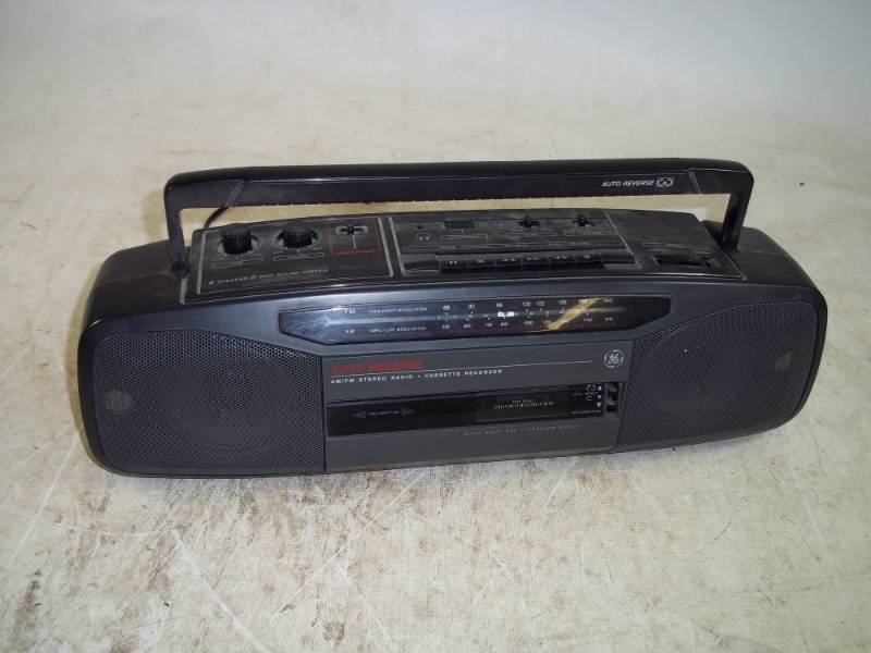 lot 131 image: Cassette Boom Box
