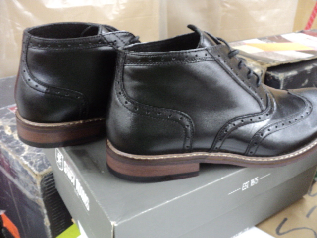 New Stacy Adams shoes size 8.5...