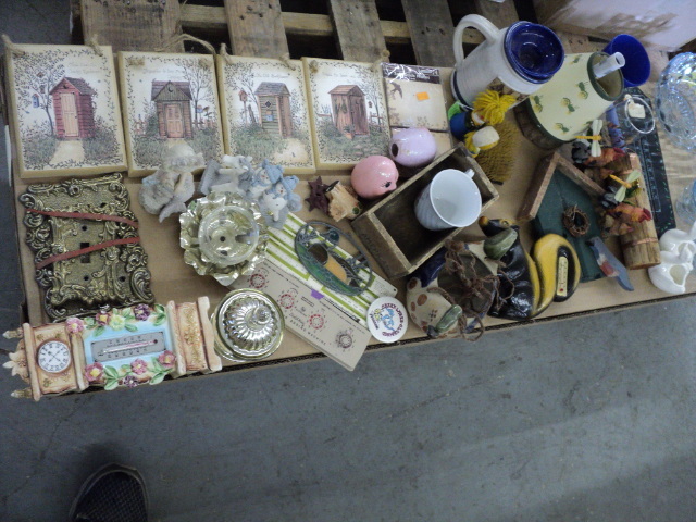 lot of collectibles - see all pictu...