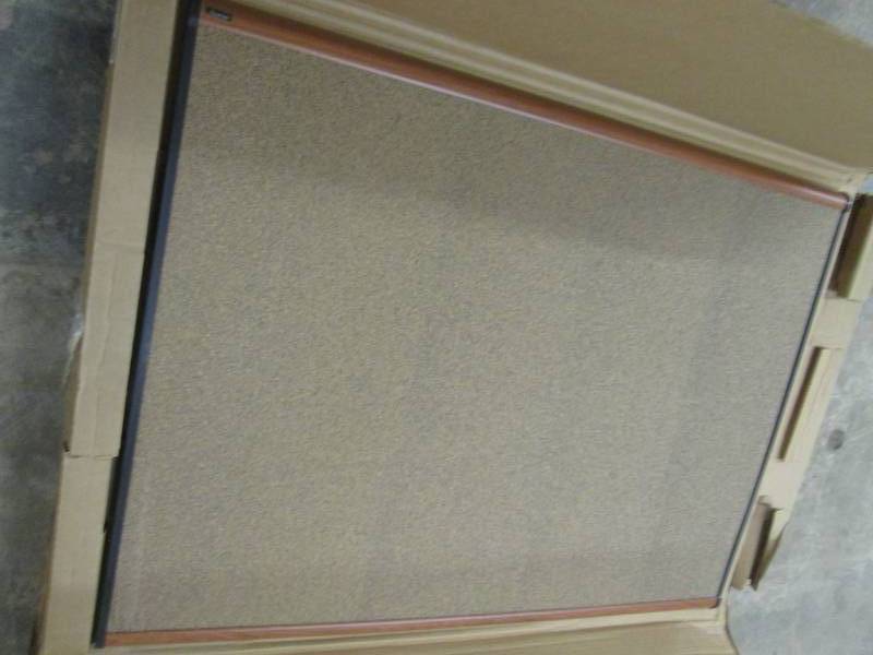 lot 9 image: Quartet Prestige Colored Cork Bulle...