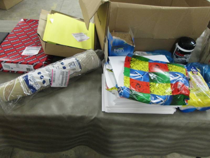 lot 23 image: 1 Box Smead 18234 Pressboard Top Ta...