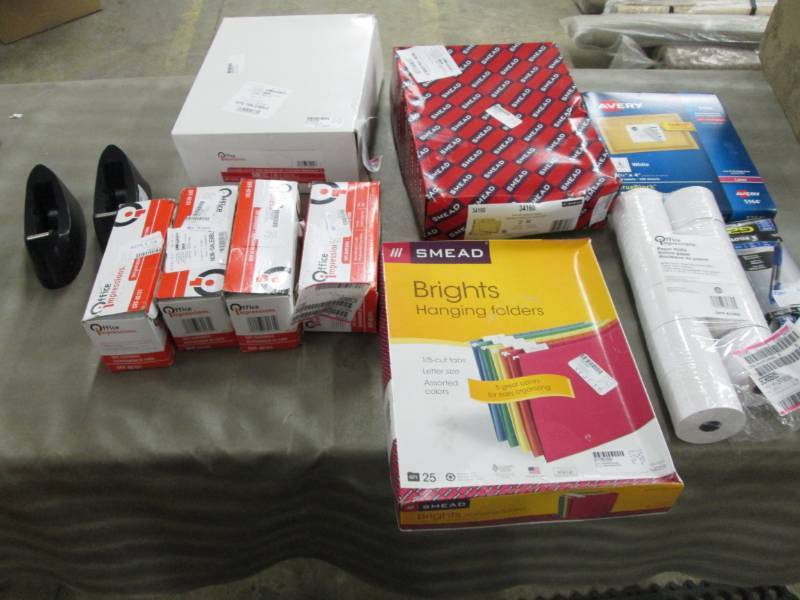 lot 27 image: 4 Tape Dispenser plus 2 without mid...