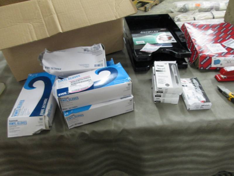 lot 39 image: Fastener Folders, 5 Boxes Vinyl Med...