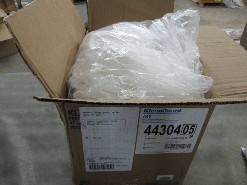 lot 41 image: Disposable Clothing - XL KleenGuard...