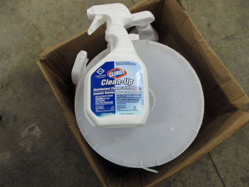 lot 109 image: 4 Bottles of Clorox Cleanup plus Ha...