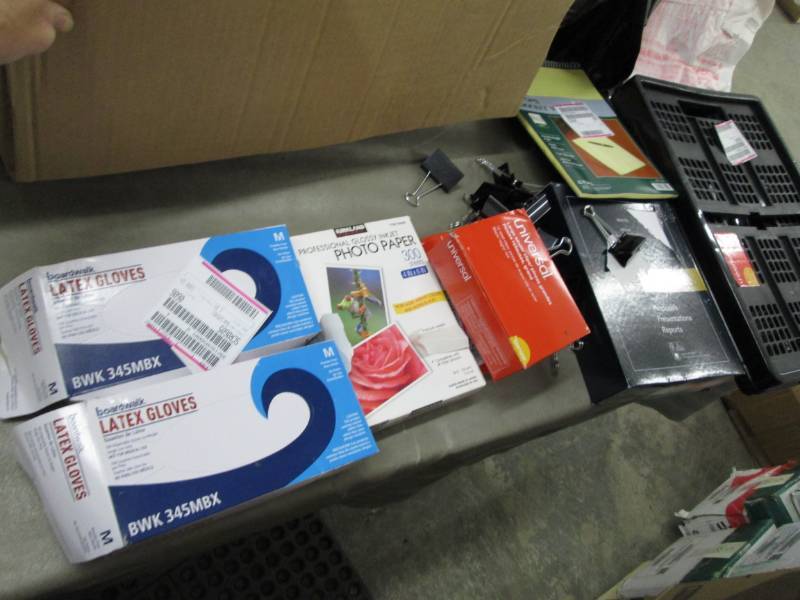 lot 120 image: 2 Boxes Medium Latex Gloves, Photo ...