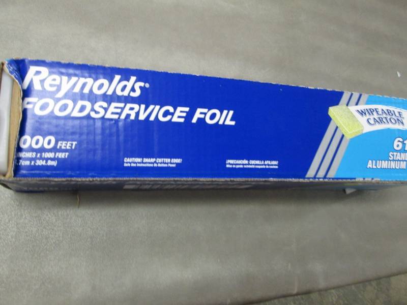 lot 130 image: Reynolds Food Service Roll - 1000 f...