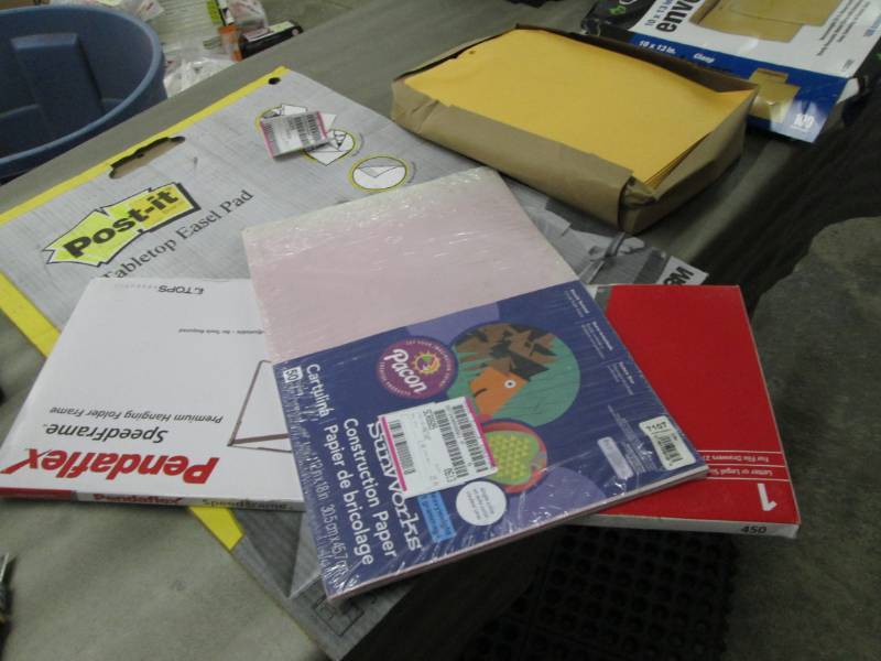 lot 132 image: Easel Pad, Speed Frame, 10x13 Clasp...