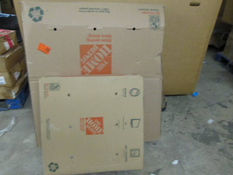lot 166 image: Large & Medium TVArt Moving Boxes...